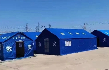 A Tangshan Pengcheng Outdoor mélyen részt vett a katasztrófa-elhárítási sátorfolyamatok szabványosításában, szilárd, minőségi védelmi vonalat épített ki a sürgősségi ellátáshoz.